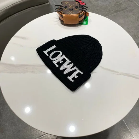 LOEWE Wool Beanie Hat Unisex Black Knit Winter Cap Logo  display picture 3